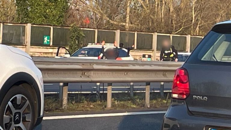 Arrestatie met getrokken vuurwapens op A13 bij Delft