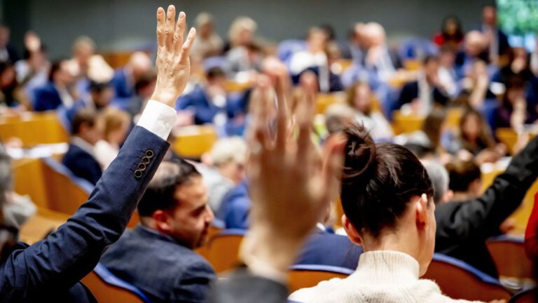 Kamer wil geen debat over onderzoek moslimdiscriminatie: 'rammelt aan alle kanten'