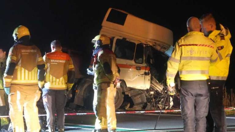 Twee doden bij botsing tussen auto en vrachtwagen in Ommen