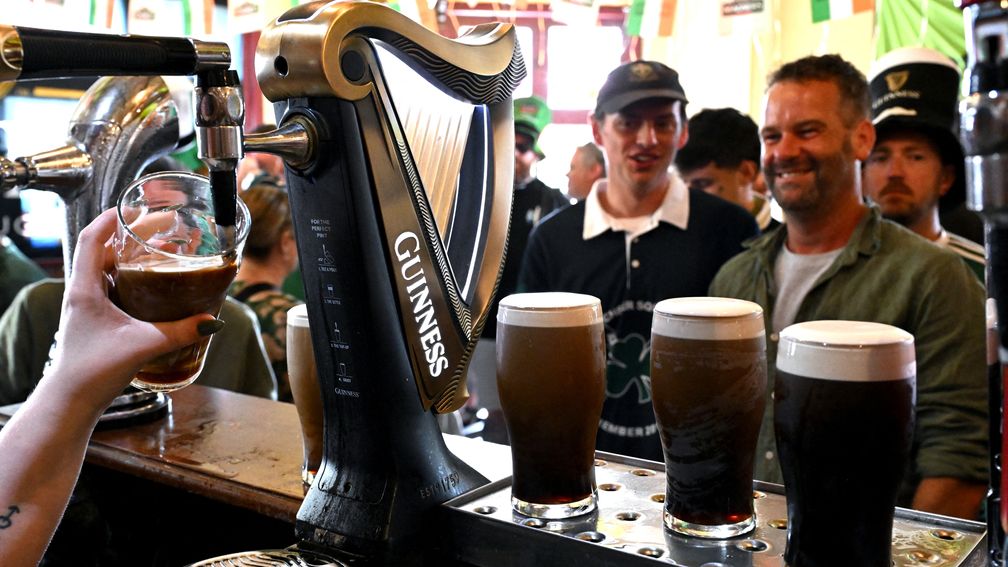 Guinness schaars op St. Patricksday door populariteit onder jongeren