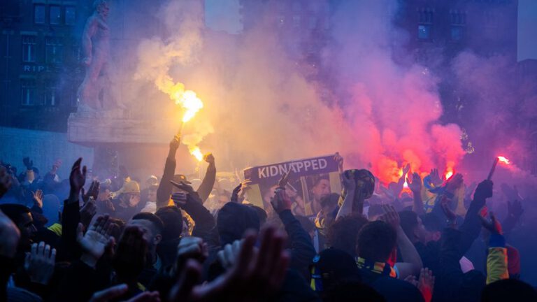 Politie deelt voor het eerst beelden van verdachte Maccabi-fans