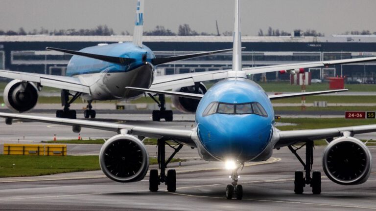 Ministerie zet krimpplan Schiphol in november door, ondanks Europese kritiek