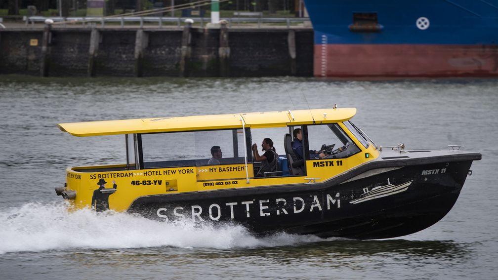 Boete en taakstraf na botsing watertaxi en rondvaartboot Rotterdam