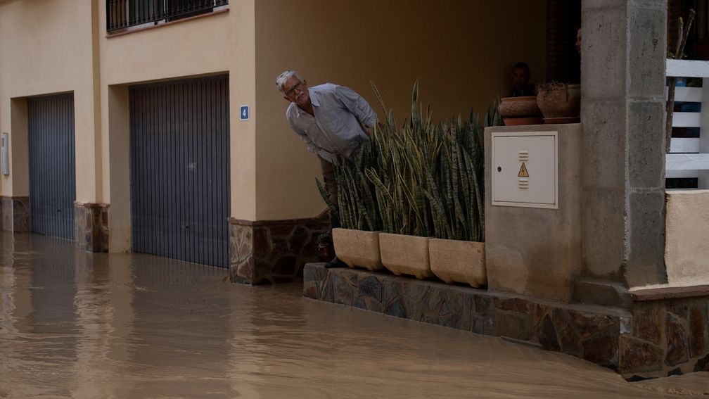 Ambassade waarschuwt Nederlanders in Spanje voor storm Laurence