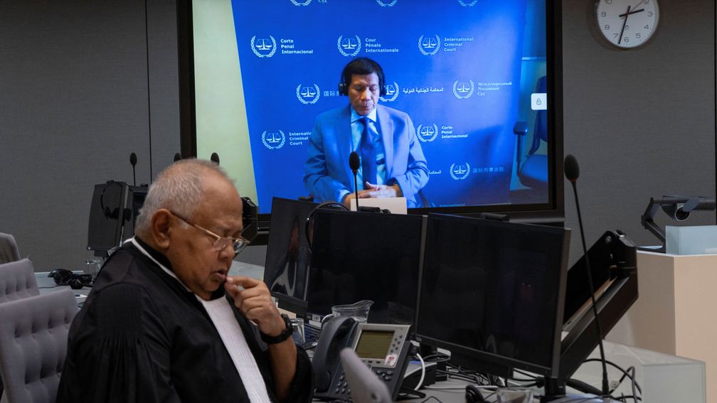 Filipijnse oud-president Duterte via videoverbinding bij eerste zitting ICC