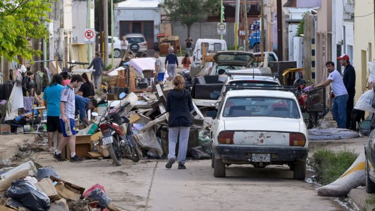 Dodental overstromingen Argentinië loopt op naar zestien